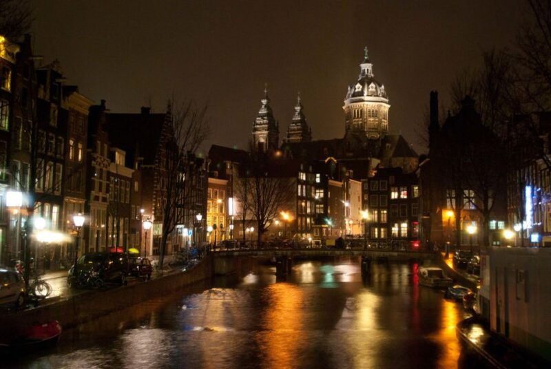 amsterdam-red-light-district-and-old-town-walking-tour