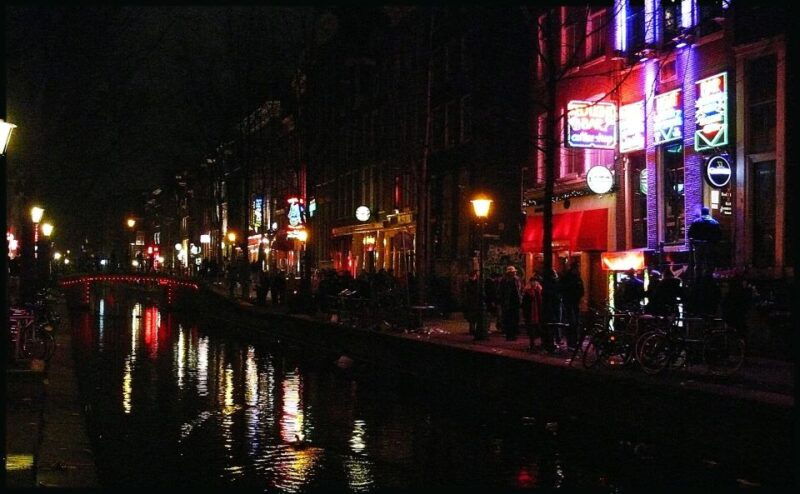 amsterdam-red-light-district-and-old-town-walking-tour