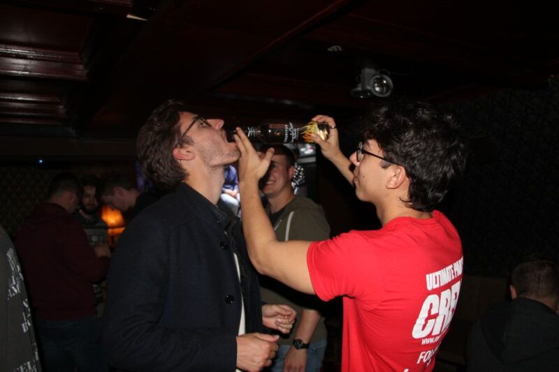 amsterdam-red-light-district-pub-crawl-and-booze-boat-tour