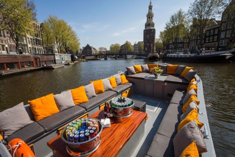 amsterdam-red-light-district-pub-crawl-and-booze-boat-tour