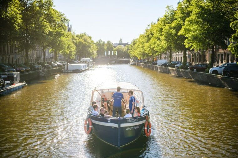 amsterdam-red-light-district-pub-crawl-and-booze-boat-tour