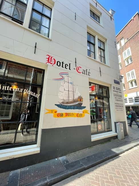 Amsterdam Red Light District Walking Tour in Italian - The Experience in Detail