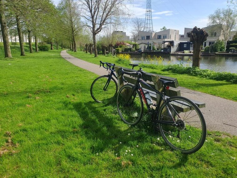 amsterdam-road-bike-rental-with-self-guided-tour