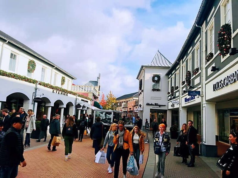 Amsterdam: Roermond Designer Outlet Shopping Day Trip - On-Site Dining and Amenities