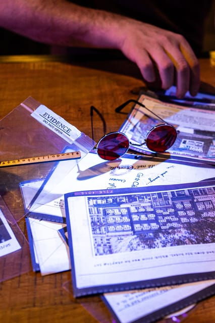 amsterdam-self-guided-red-light-district-pub-crawl-mystery