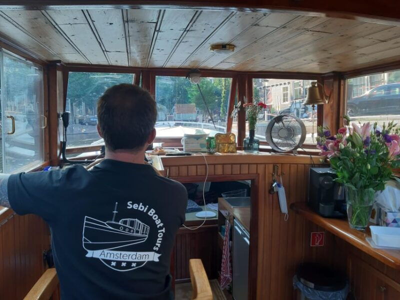 amsterdam-small-group-canal-cruise-incl-drinks-and-snacks
