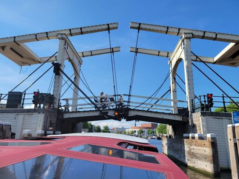 amsterdam-small-group-canal-cruise-incl-drinks-and-snacks