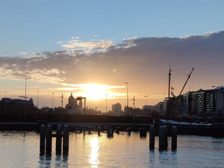 amsterdam-small-group-canal-cruise-incl-drinks-and-snacks