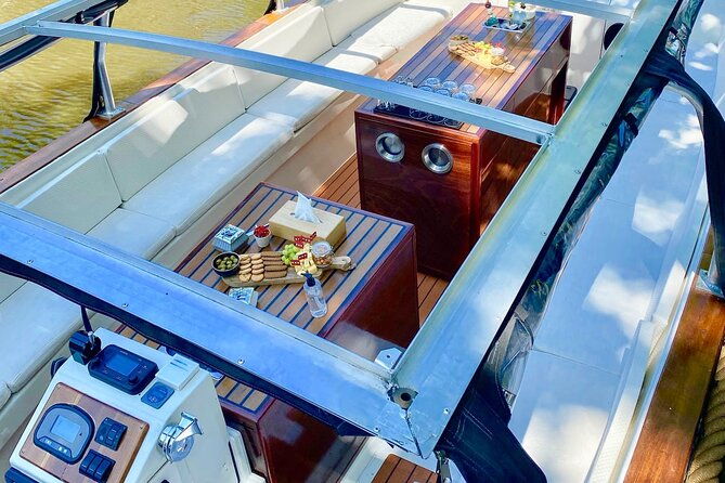 amsterdam-small-group-canal-cruise-including-snacks-and-drinks