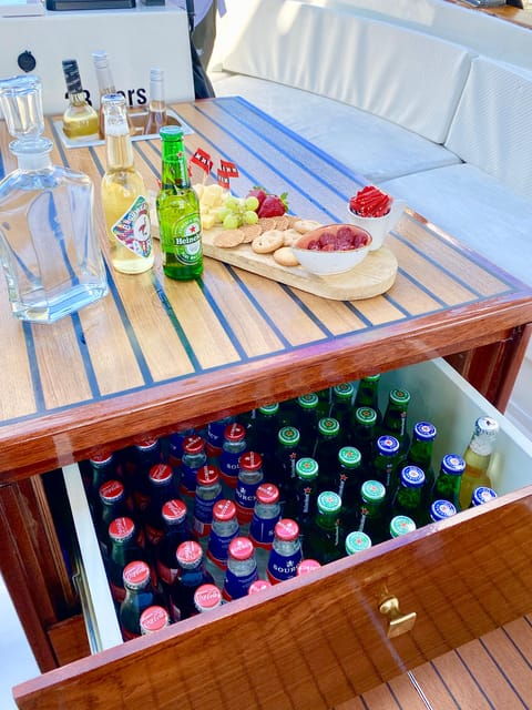 amsterdam-small-group-canal-cruise-including-snacks-drinks