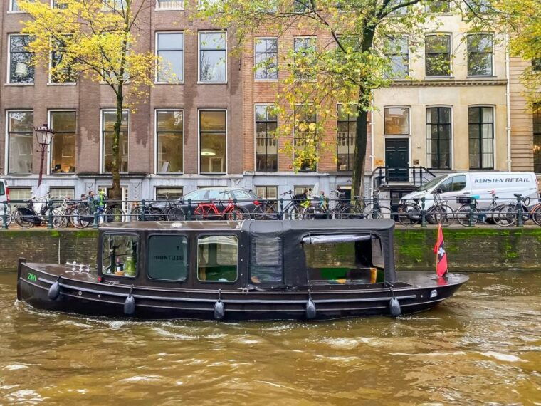 amsterdam-smoke-and-lounge-city-boat-cruise