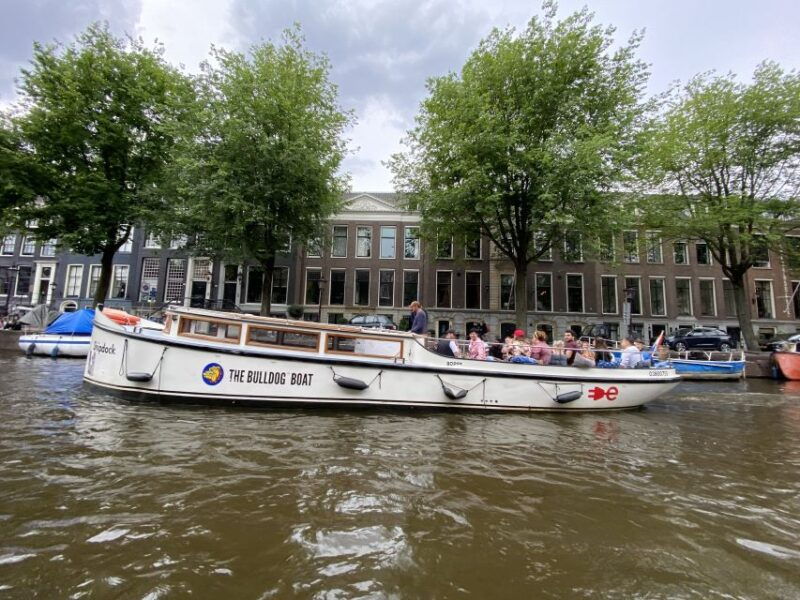 amsterdam-the-bulldog-boat-smoke-cruise
