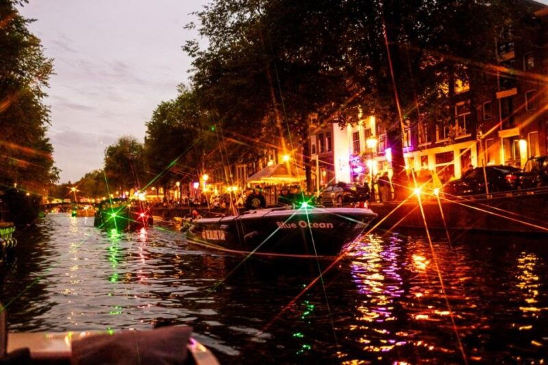 amsterdam-the-bulldog-boat-smoke-cruise