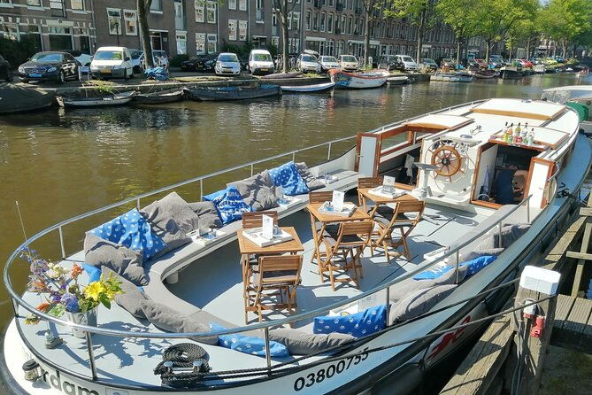 amsterdam-the-bulldog-boat-winter-smoke-friendly-cruise