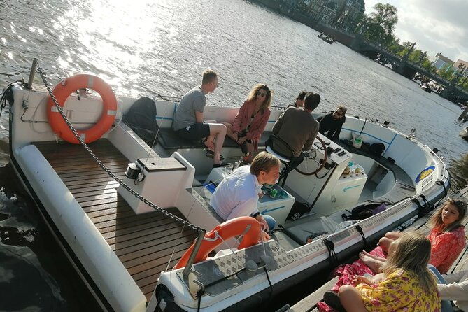 amsterdam-the-bulldog-boat-winter-smoke-friendly-cruise