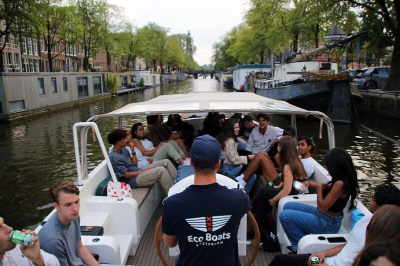 amsterdam-the-newest-canal-cruise-with-drink-option