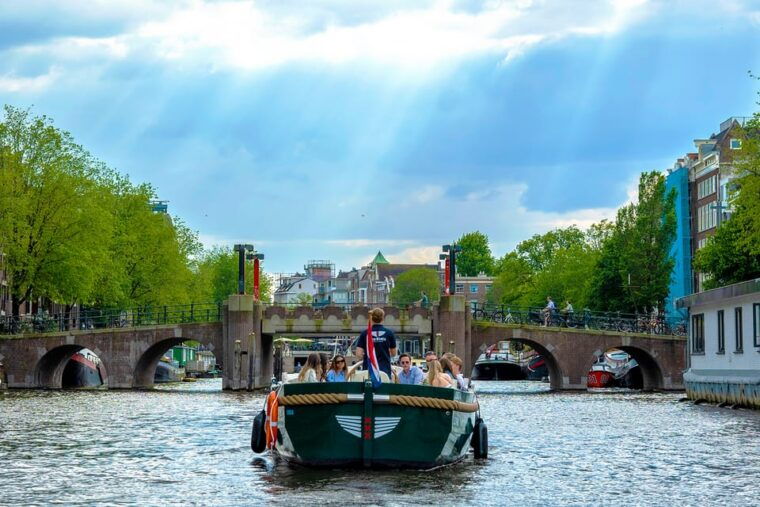 amsterdam-the-newest-canal-cruise-with-drink-option