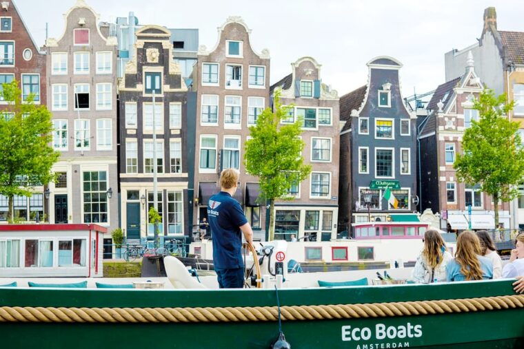 amsterdam-the-newest-canal-cruise-with-drink-option