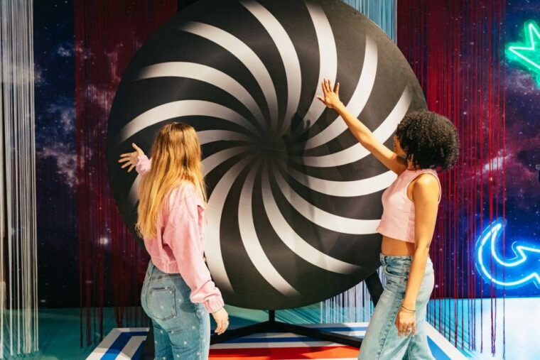 amsterdam-the-upside-down-museum-entrance-ticket