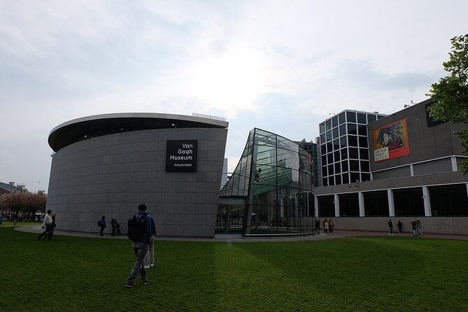 amsterdam-van-gogh-museum-entrance-and-guided-tour