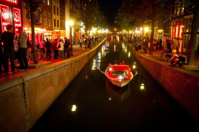 amsterdam-walking-tour-of-the-red-light-district