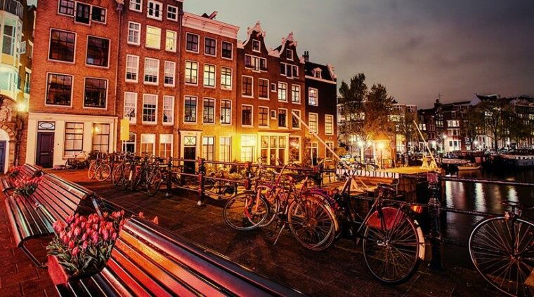 amsterdam-walking-tour-of-the-red-light-district