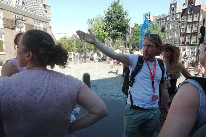 amsterdam-walking-tour-with-a-local-comedian-as-guide-2