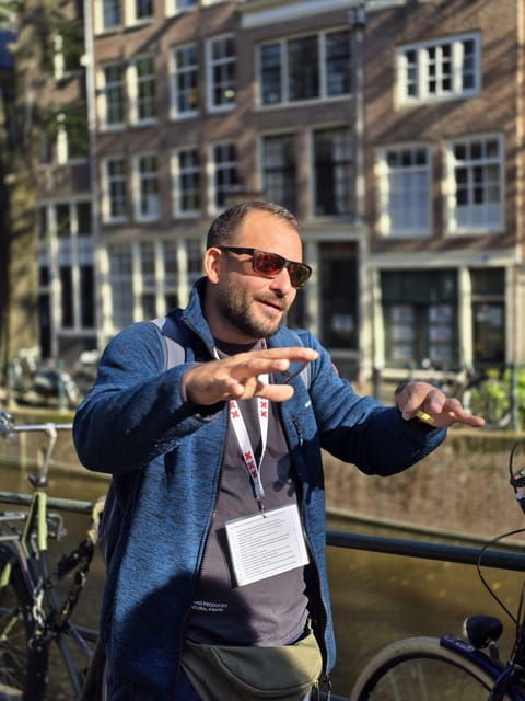 amsterdam-walking-tour-wwii-liberal-amsterdam-waterways