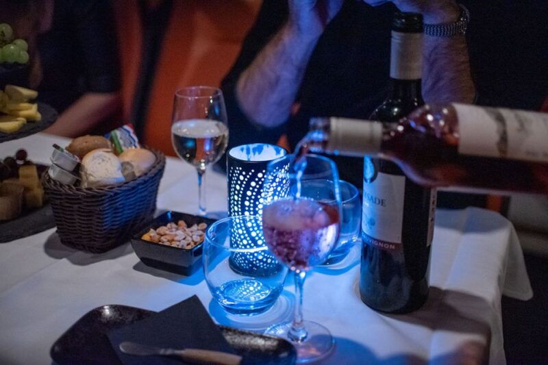 amsterdam-wine-and-cheese-evening-cruise-3