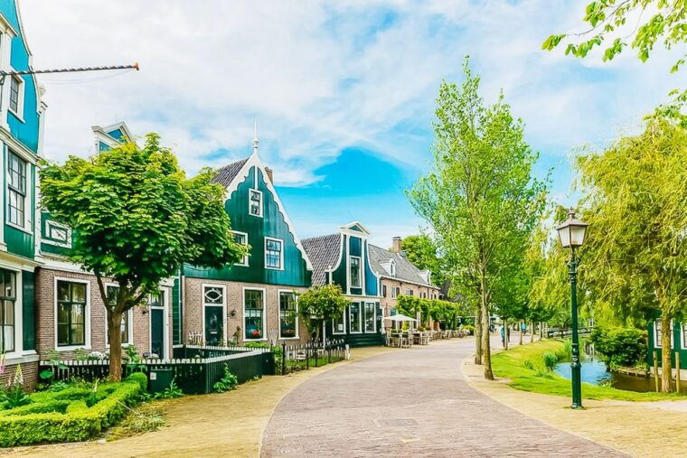 amsterdam-zaanse-schans-edam-volendam-marken-bus-tour