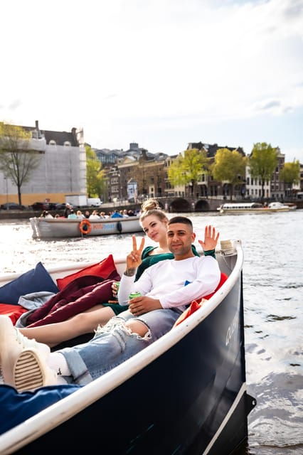 amsterdamold-city-canal-cruise-with-live-guide-and-open-bar