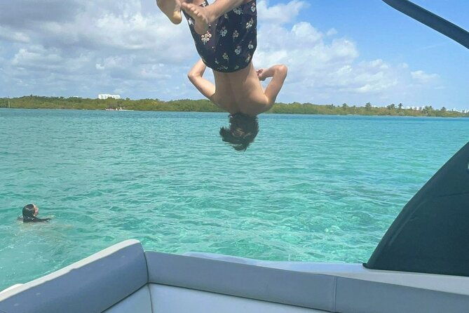 amusing-private-boat-tour-champagne-sandbars-floating-mat