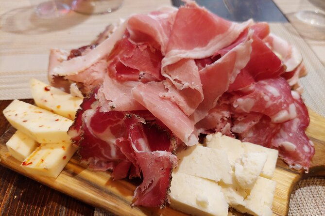 an-authentic-food-wine-experience-with-a-sommelier-in-pisa