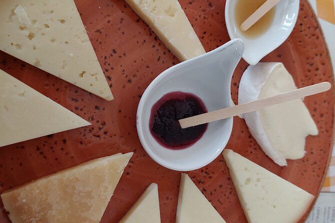 an-authentic-food-wine-experience-with-a-sommelier-in-pisa