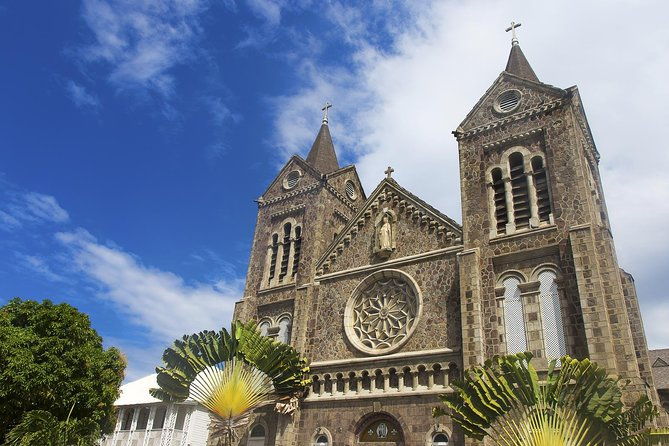 an-exciting-scenic-and-historical-island-tour