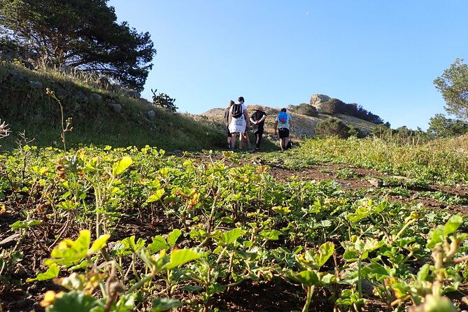 ana-ferreira-caves-peaks-trek