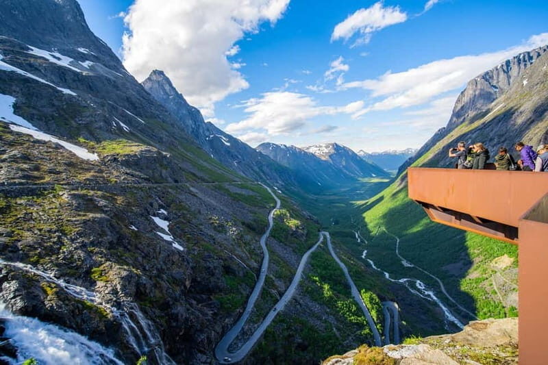 Åndalsnes: Trollstigen Viewpoint Bus Tour with a Local Guide - The Scenic Journey Begins in Åndalsnes