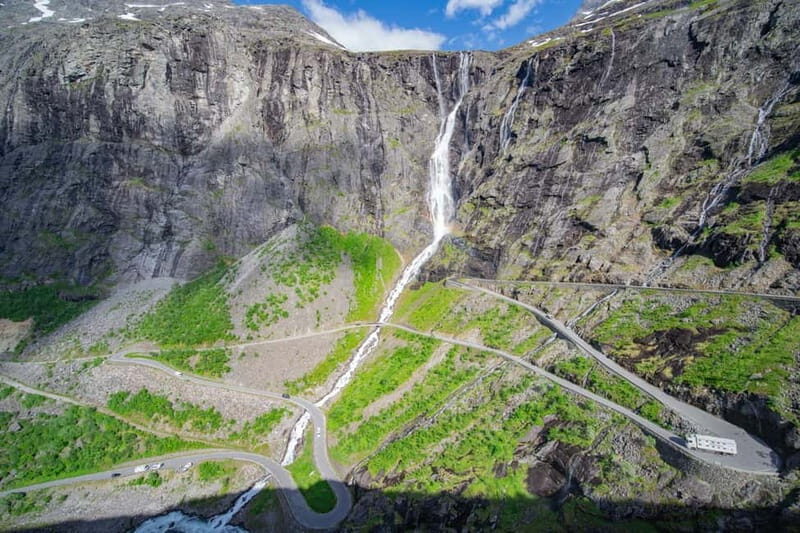 Åndalsnes: Trollstigen Viewpoint Bus Tour with a Local Guide - The Viewpoint Stop
