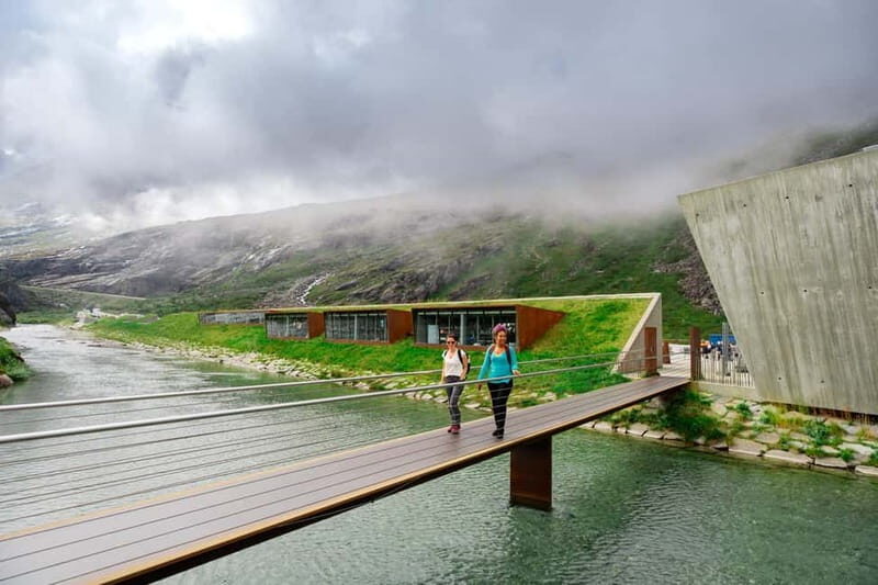 Åndalsnes: Trollstigen Viewpoint Bus Tour with a Local Guide - Additional Photo and Break Stops