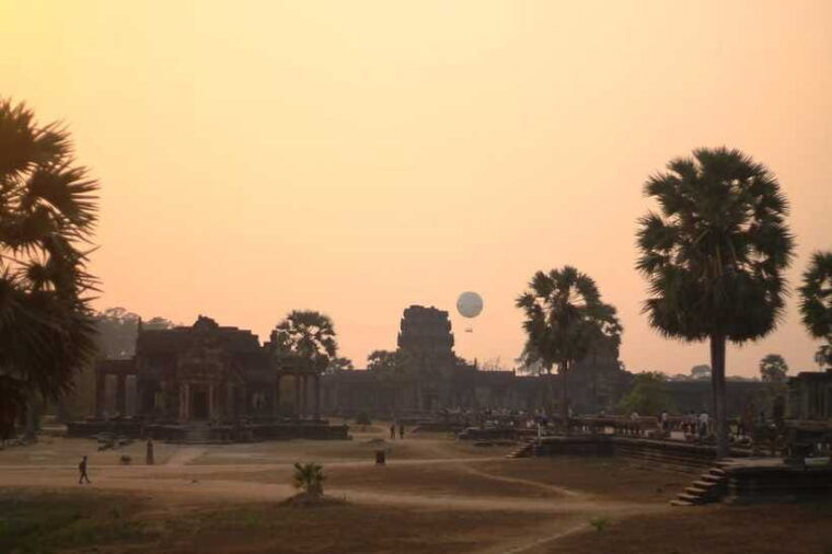 angkor-balloon-sunrise-or-sunset-ride