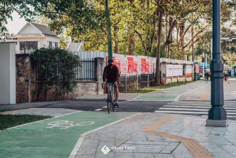 angkor-bike-tour-gondola-sunset-boat-2