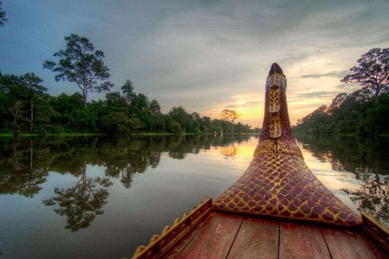 angkor-bike-tour-gondola-sunset-boat