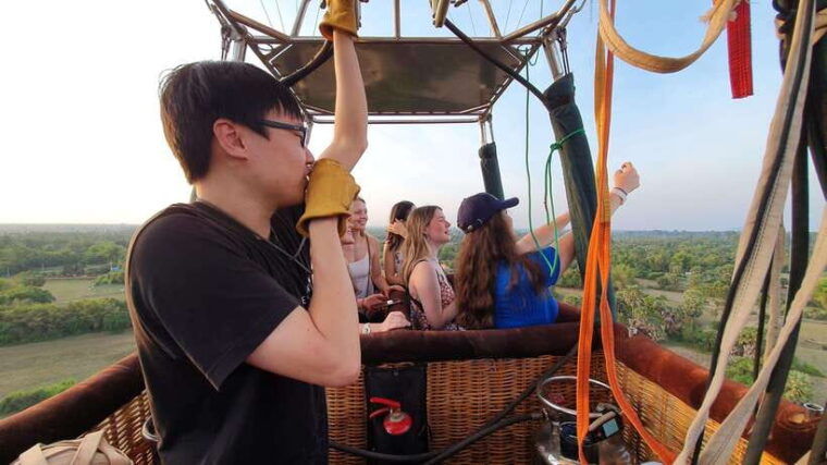 angkor-stunning-hot-air-balloon