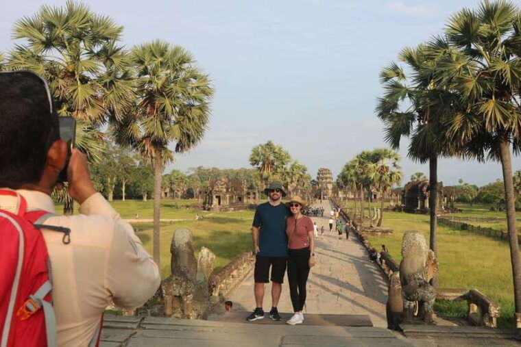 angkor-sunrise-expedition-cycling-through-serene-backroads