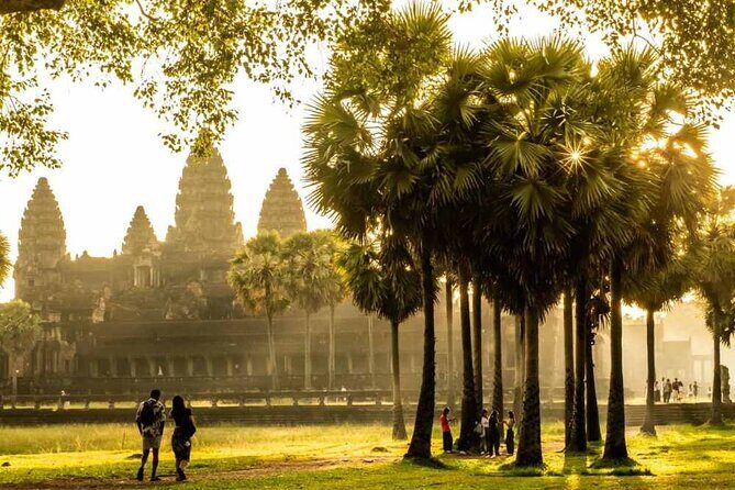 Angkor Thom Ta Prohm and Sunset in Angkor Wat Golden Hour Tour - Exploring the Angkor Thom Ta Prohm and Sunset in Angkor Wat Tour: A Detailed Look