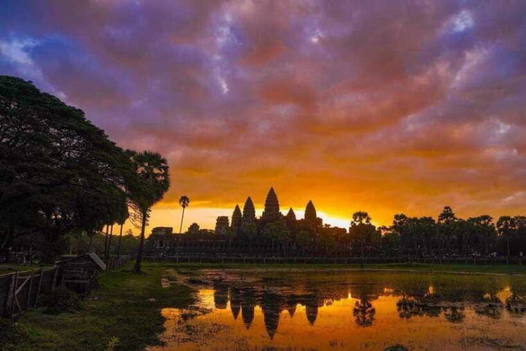 angkor-wat-1-day-with-sunrise-combined-tour-with-tuk-tuk