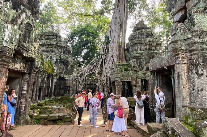 Angkor Wat Full Day Shared Tour with Guide - Bayon Temple: The Smiling Faces