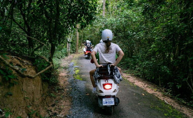 angkor-wat-guided-vespa-tour-inclusive-lunch-at-local-house
