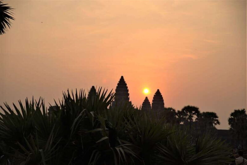 angkor-wat-private-sunrise-tour-with-champagne-breakfast