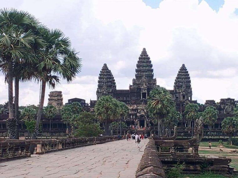 angkor-wat-small-circuit-private-tour-with-banteay-srei